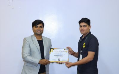 Successfully completed digital marketing course student certificate distribution (6)