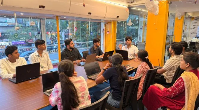 Home 10 Shashi Jamnekar CEO of Niksh Digital teaching Digital Marketing Course in Amravati 2