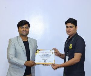 Successfully completed digital marketing course student certificate distribution (6)